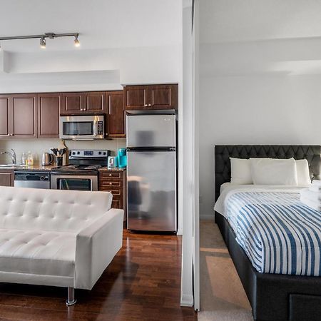 Downtown Toronto 1 Bdrm Condo With Parking And Views Eksteriør billede