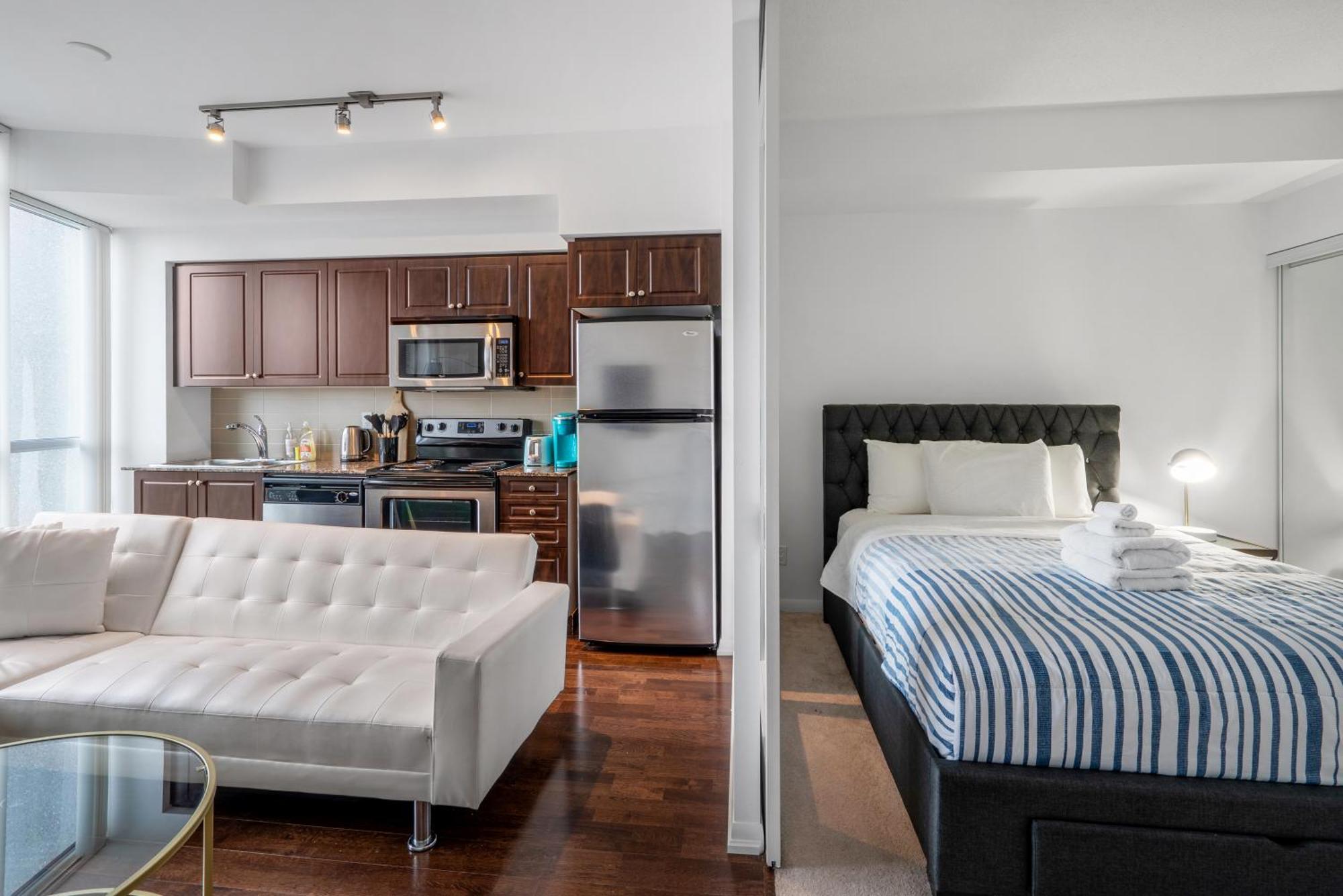 Downtown Toronto 1 Bdrm Condo With Parking And Views Eksteriør billede