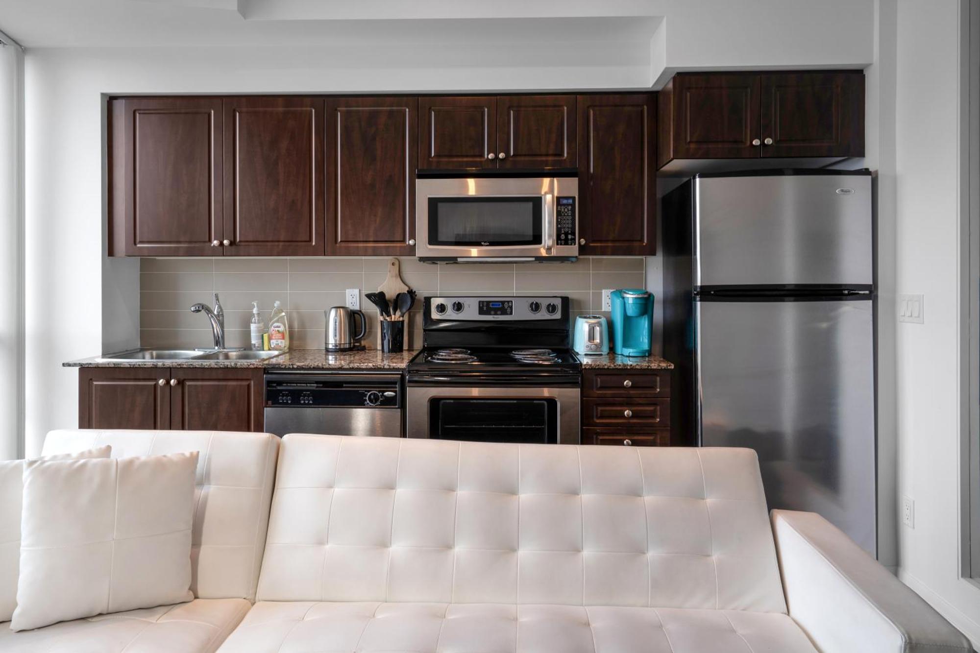 Downtown Toronto 1 Bdrm Condo With Parking And Views Eksteriør billede