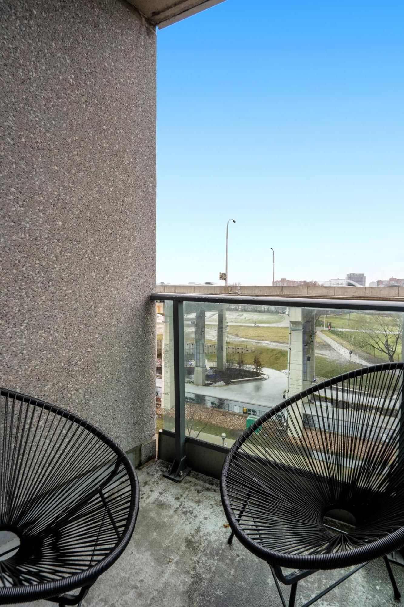 Downtown Toronto 1 Bdrm Condo With Parking And Views Eksteriør billede