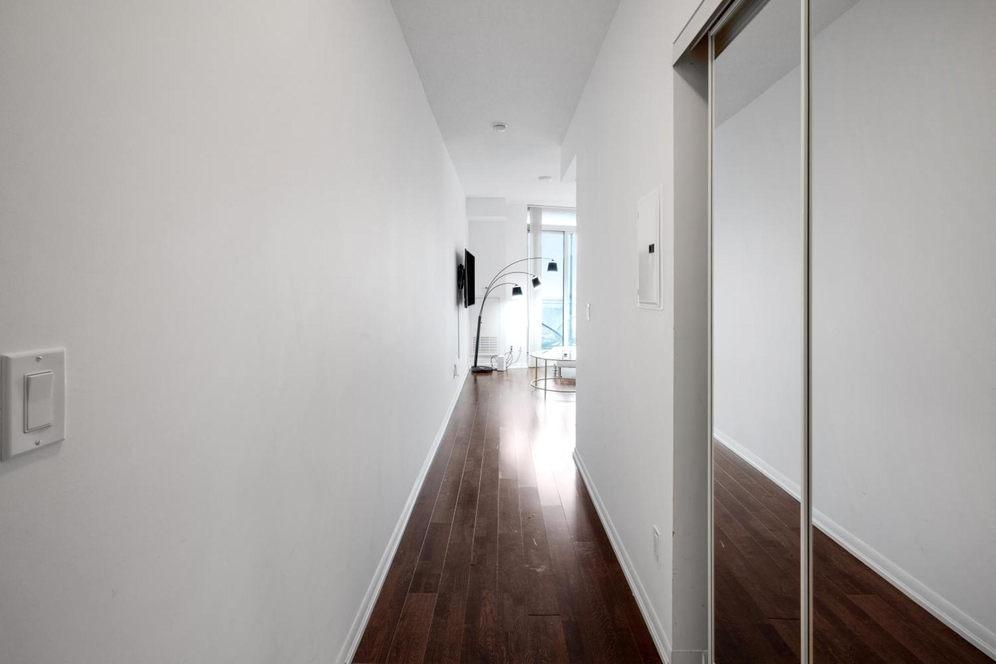 Downtown Toronto 1 Bdrm Condo With Parking And Views Eksteriør billede