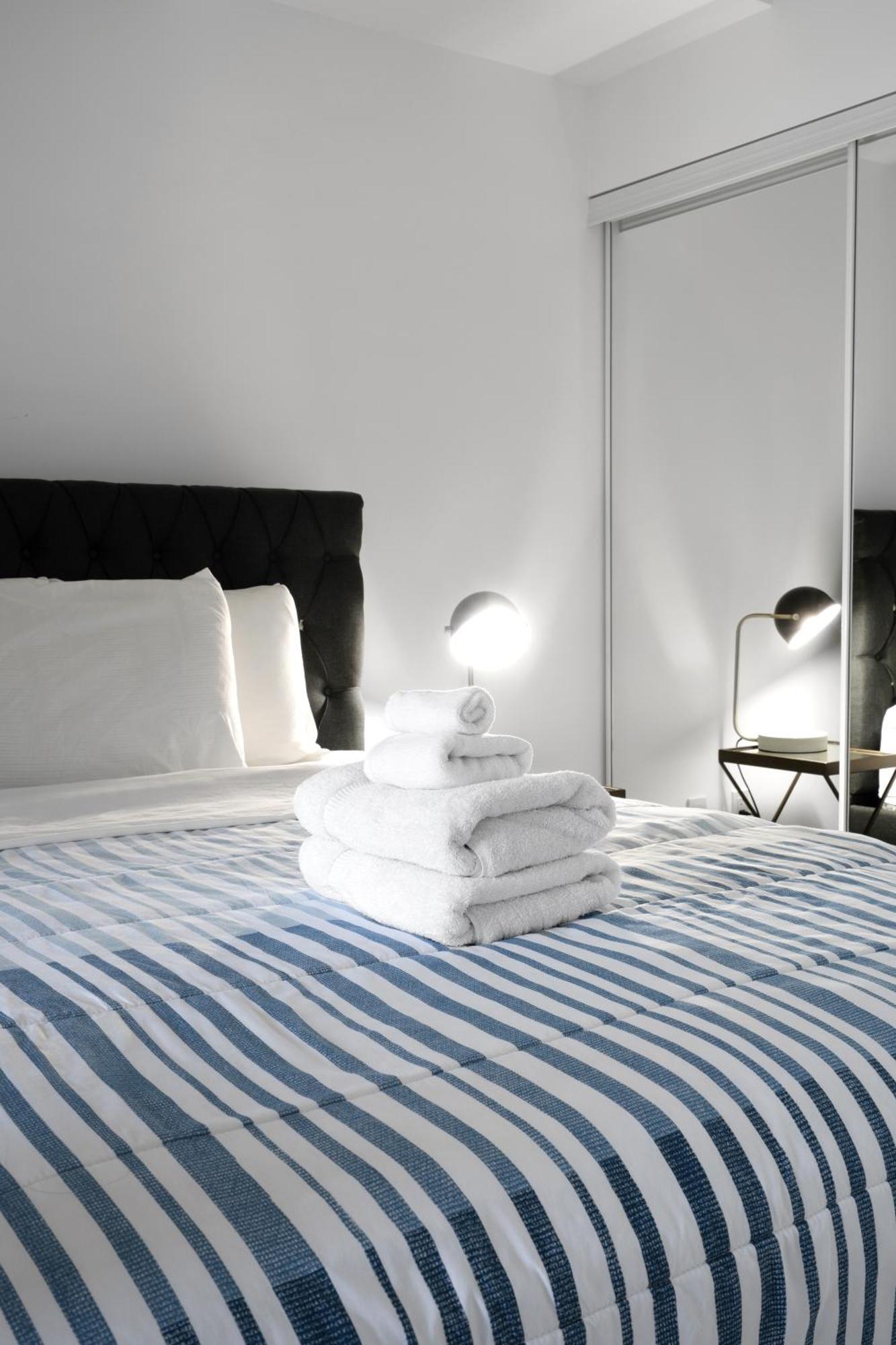 Downtown Toronto 1 Bdrm Condo With Parking And Views Eksteriør billede