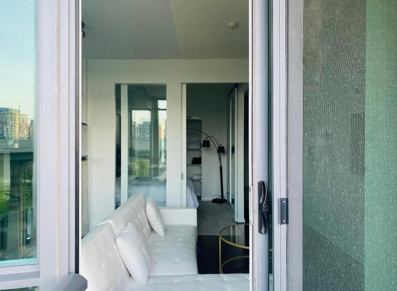 Downtown Toronto 1 Bdrm Condo With Parking And Views Eksteriør billede